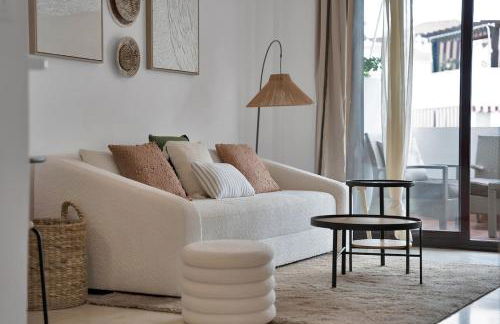 Elegance and luxury with a pool in Miraflores Golf - CASA GOLF RIVIERA PARK 3 2 E - Photo 24