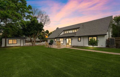 Sprawling estate with private pool and game room and guest house - Foto 53