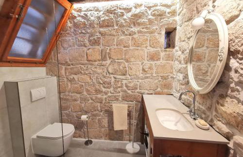 D HOUSE authentic Zlarin house, relaxing courtyard and terrace - Photo 40