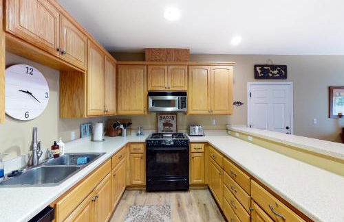 Northshore Lakeview Getaway - Photo 8