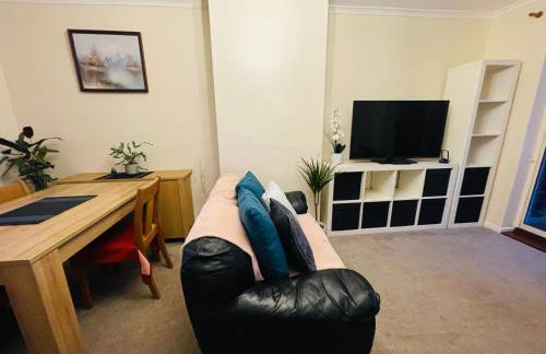 St Ives, King Bed Cosy home, parking, fast Wi Fi - Foto 16