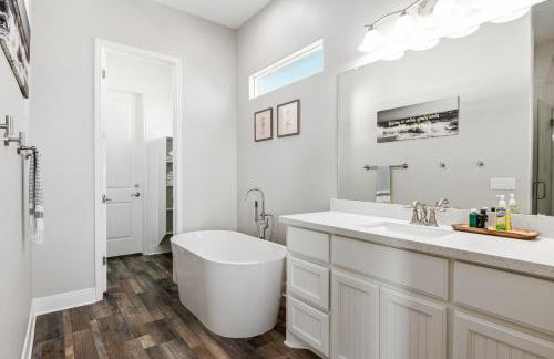 Stylish 4BR Crystal Beach Retreat Walk to Beach - Foto 20