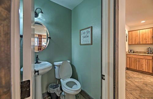 Near Woodland Lake Park Cabin with Serene Deck! - Foto 29