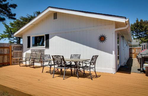 Central Bandon Retreat with Deck Less Than 1 Mi to Beach! - Photo 22