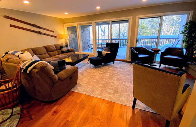 A1 Luxury Bretton Woods Ski-in Ski-out Townhome Next to Beginner ski Area Fast Wifi Keyless Entry - Photo 3