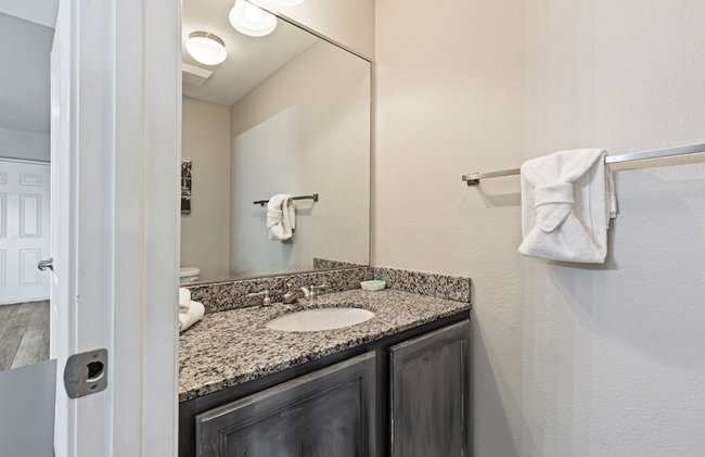 Eagles Landing 1BR Heaven - Photo 49