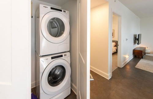 Luxury Downtown Apt with Parking, Gym, and Lap Pool - Foto 12