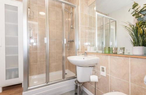 Shoppers Oasis - Heart of Leeds City Centre - Pass the Keys - Foto 53