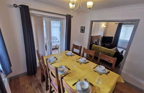 Twyngaer, a spacious 3 bedroom bungalow sleeps 5 - Photo 9