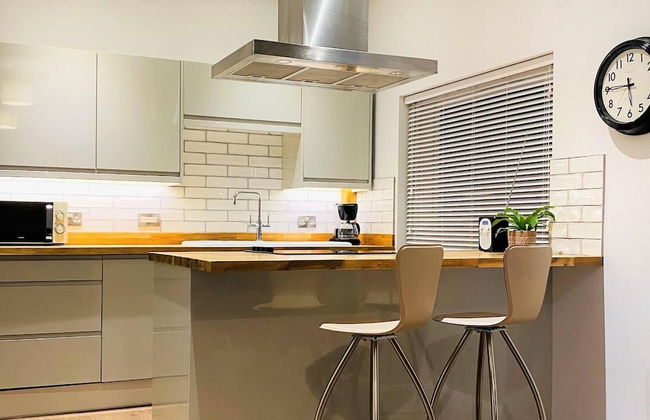 Luxury 2 bed Apartment Golden Triangle w Parking - Foto 8