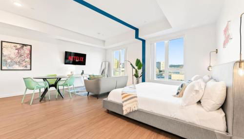 Chic Studio with Stunning DTLA Views, Walk to Metro - Foto 2