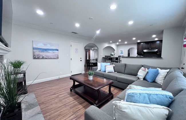 Lovely Anaheim Pool Home 1 Mile to Disney - Foto 11