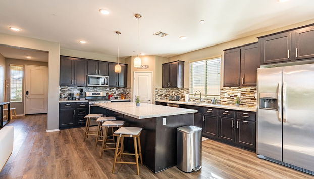 Luxe Indio Stay w Pool Tiki Bar Fire Pit Near Coachella Longfellow - Foto 3, Habitación