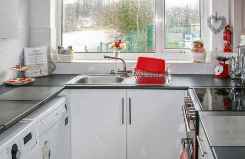 Chainbridge Cottage - Photo 5