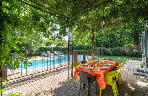 Stone House St Denis with Pool & Views - Foto 27