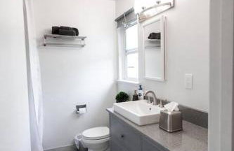 SunHouse 1410sqft BBQ 3xTVs Pets W/D Backyard - Photo 29