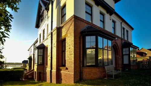 Pantycelyn - Photo 2