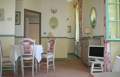 A beautiful 2 persons studio in a chateau with swimming pool - Foto 31