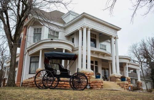 The Rose Cottage at The Carriage House - Photo 2