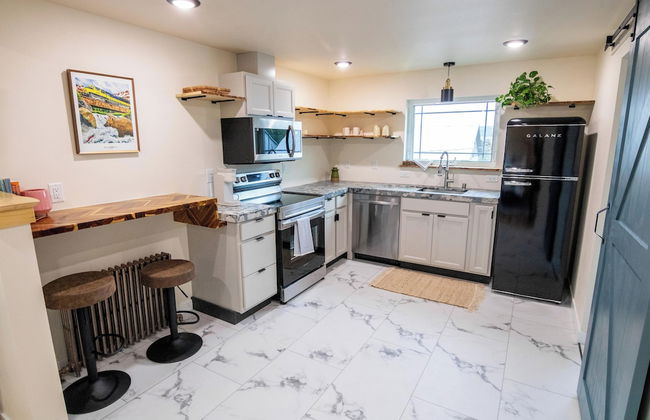 Dollhouse Downtown - Photo 27