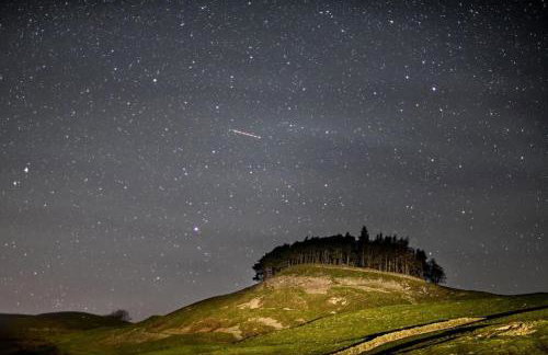 FLORA Luxury Retreat, Private Garden, Views & Hot Tub - Photo 42