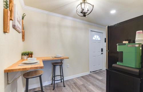 2 Mi to Dtwn Chic Waco Studio with Fire Pit! - Foto 9