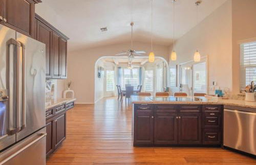 Cave Creek- Basketball Putt Putt Pool & Games - Foto 12