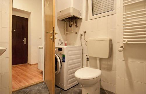 City Lights Apartment - Photo 25