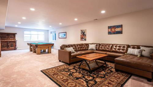 Luxurious 4BR Retreat - Pool Table & Chic Amenities - Foto 3