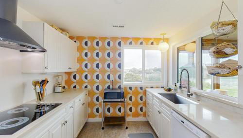 That 70's Beach House - Photo 2