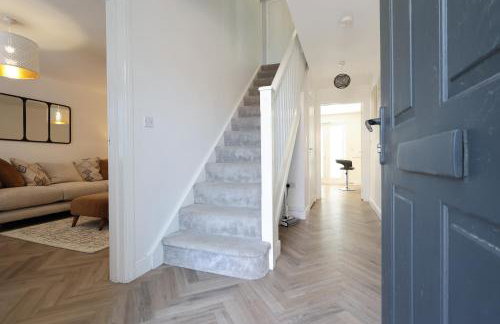 Contractor 4 Bed 3 Bath House Near Airport Parking Barry Island with Parking - Foto 70