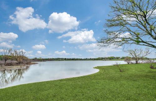 Lakefront Oasis King BDGame RoomLake Access - Foto 23