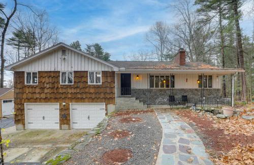 Peek-a-Boo Lake Views and Yard Windham Home - Foto 3