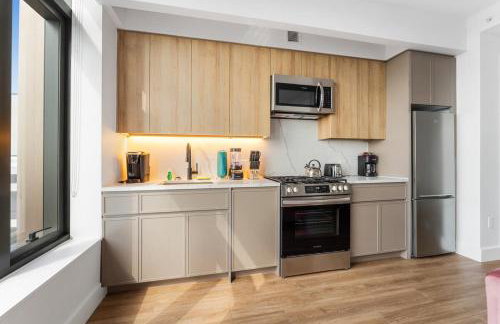 Sleek and Stylish Studio, Luxe Perks in Prime Spot - Photo 7