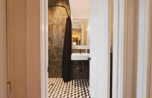 2BDR 2BATH Prime Location Walk to Forsyth Park! - Foto 14