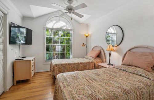 Relaxed Tropical NAPLES Retreat 5 mi to Beach home - Photo 15