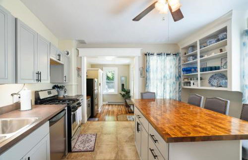 Spacious Broadway Home Downtown Western Modern Charm with parking - Photo 45