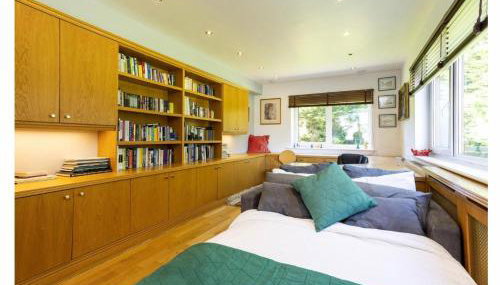 Sleeps10/18-parking-garden-pool-hottub-balcony - Foto 3