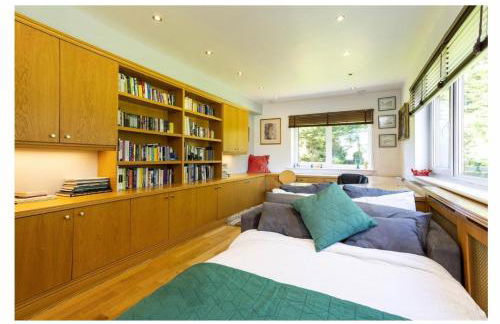 Sleeps10/18-parking-garden-pool-hottub-balcony - Foto 3