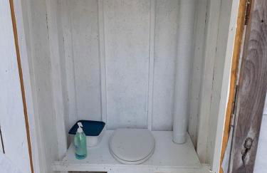 Unplug nd Reconnect in Peceful Off-Grid Cbin for Relxtion nd Nture Immersion in Beddington, Mine - Foto 11