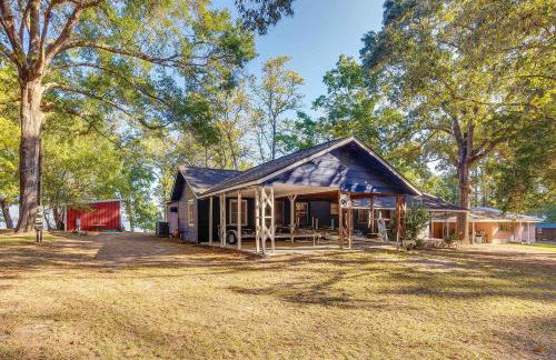 The Whacky Shack Family Cabin with Fire Pit! - Photo 39