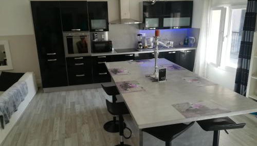 Black & White - Photo 1