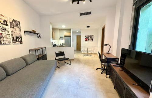 Urban Manesa city center apartment with private patio - Foto 6
