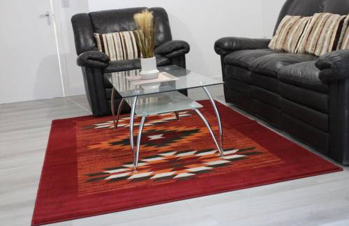 Apartment - Sleeps 4 - Garden - Parking - Photo 2