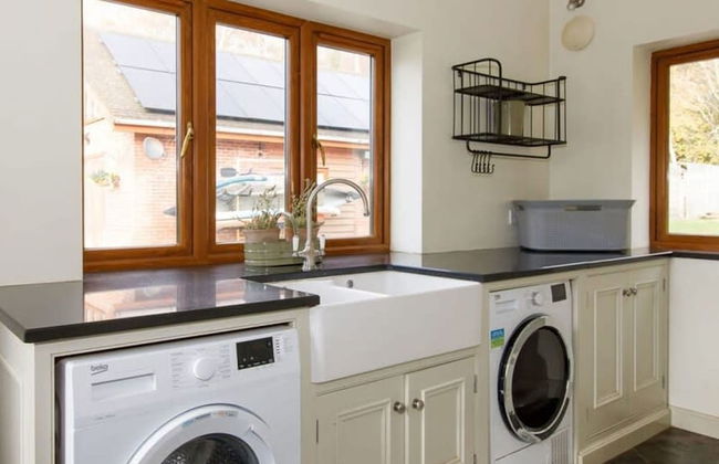 Serene Riverside 6BR Luxury Retreat in Curdridge - Photo 9