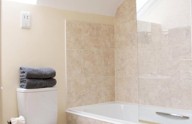 1 Bed Loft - Sleeps 2 - Parking - Wifi - Photo 14