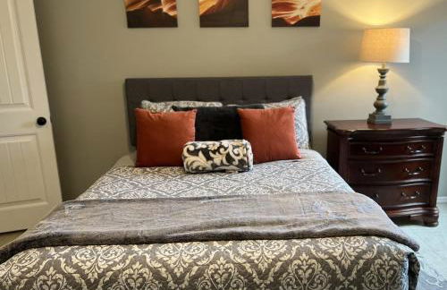 Sedona Uptown Gem!Large yard w grass and shade trees! Views!! NEW! BARREL SAUNA!!! Close to trails, walk to Uptown Sedona, restaurants and shopping - Foto 67