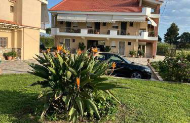 Flo's Apartments - Foto 8