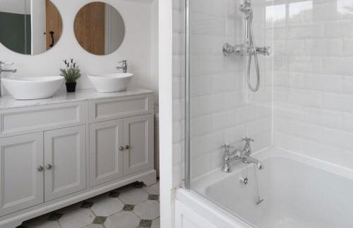 4-Bed Cottage - Pets with Garden & Wood Burner - Foto 2