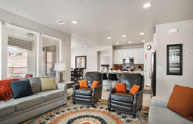 All Inn the Family - Photo 11